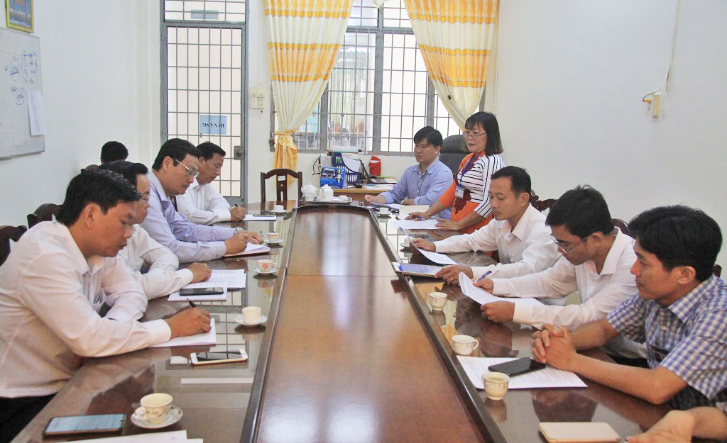 Long An: Plan prepared to prevent and control Covid-19 for High School Graduation Exam 2020 Kien Tuong High School reports to the delegation about the preparation for high school graduation exam