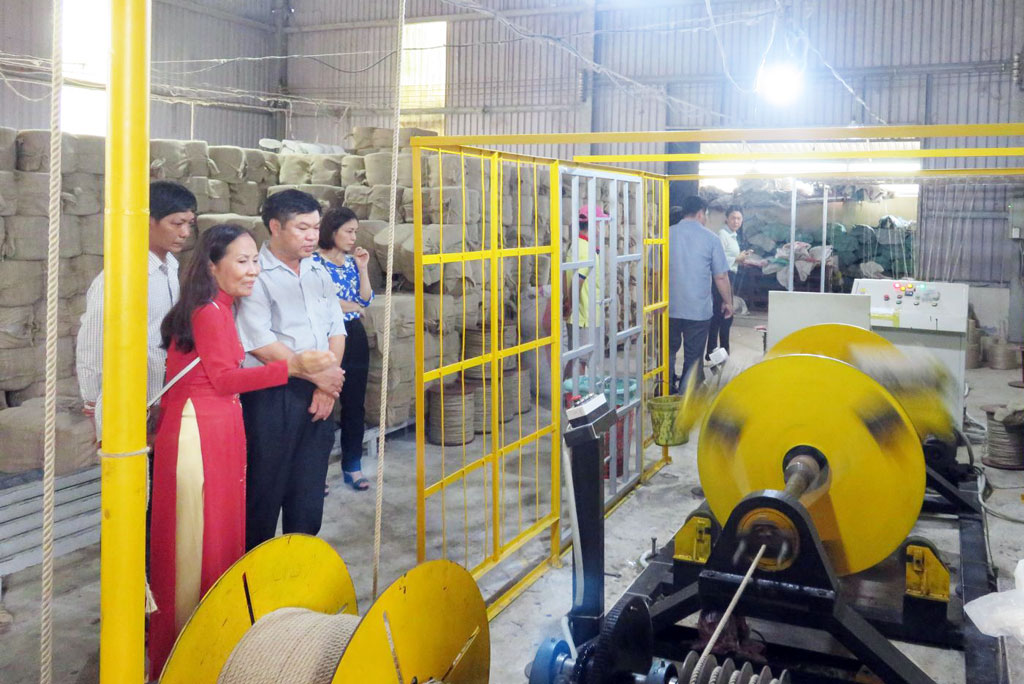 Long An: Supporting technology applying wire winding machine for fiber production Delegates visit and accept wire machines for fiber production