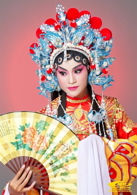 Actor Le Nguyen Truong Giang of HCM City perfoms in Hoi Su Co Nhan (Vietnamese History), a web drama series featuring cai luong songs and plays about Vietnamese history and culture. The work will be on YouTube in August. (Photo courtesy of the organiser) 