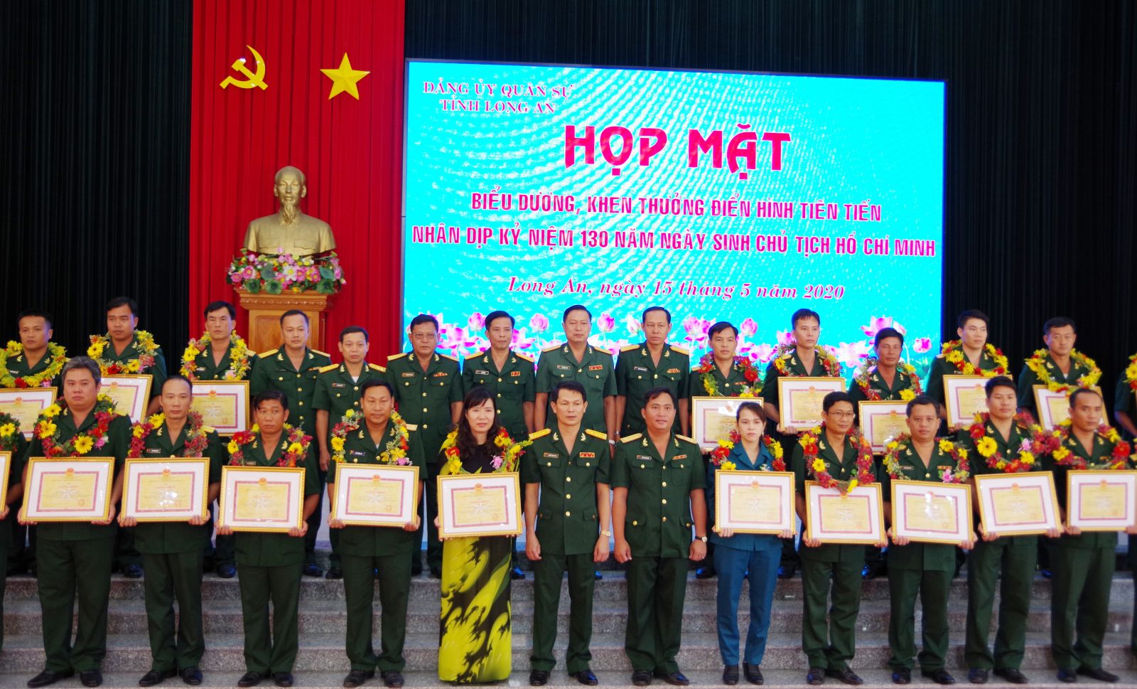 Bộ Chỉ huy Quân sự tỉnh tuyên dương những cá nhân điển hình trong Học tập và làm theo tư tưởng, đạo đức, phong cách Hồ Chí Minh Ảnh: Thùy Trang