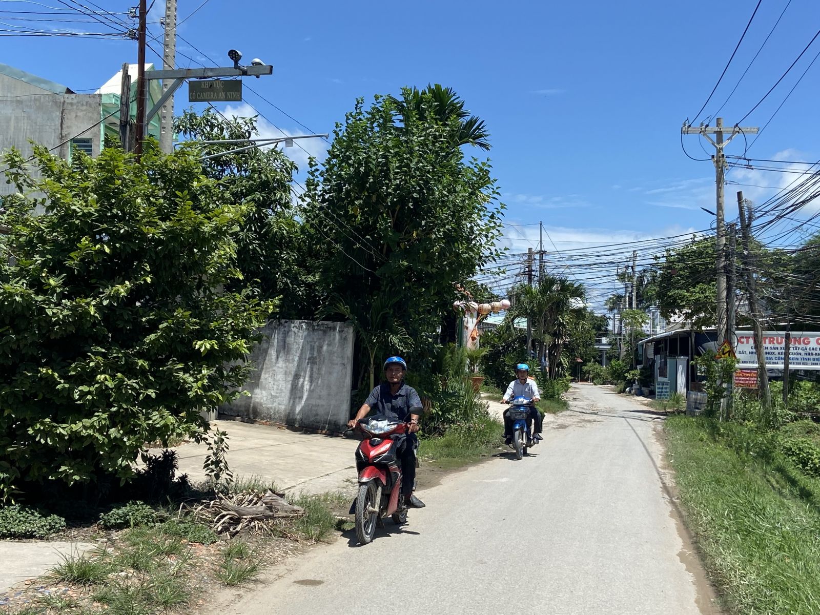 Thị trấn Đức Hòa: Hiệu quả từ các mô hình bảo đảm an ninh, trật tự Từ khi thực hiện mô hình Camera an ninh, tình hình an ninh, trật tự tại khu phố 5, thị trấn Đức Hòa ổn định