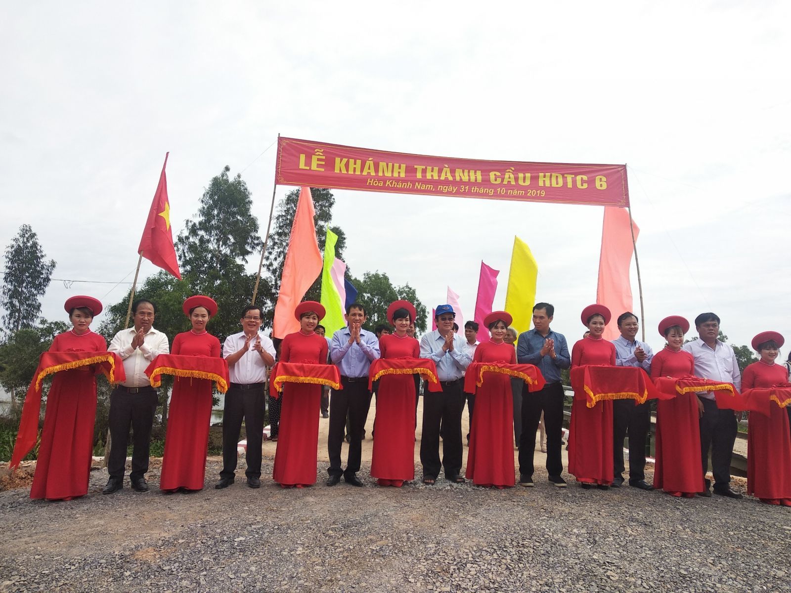 Nguyên Chủ tịch nước - Trương Tấn Sang dự lễ khánh thành cầu tại xã Hòa Khánh Nam