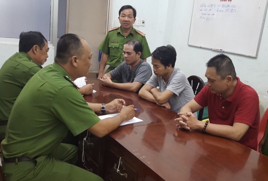 Công an thị trấn Bến Lức: Bảo đảm an ninh, trật tự trên địa bàn Công an thị trấn Bến Lức bắt quả tang các đối tượng sử dụng trái phép chất ma túy trong một nhà nghỉ tại khu phố 3, thị trấn Bến Lức