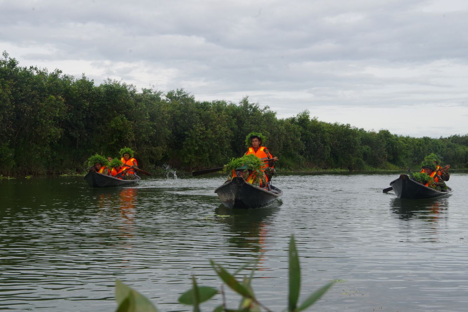 Tiểu đoàn 1 Long An huấn luyện chiến đấu trên địa bàn sông nước (Thùy Trang)