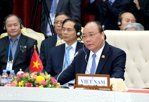 Thủ tướng Nguyễn Xuân Phúc phát biểu tại Hội nghị Cấp cao Hợp tác Mekong- Lan Thương (MLC) lần thứ 2. Ảnh: VGP/Quang Hiếu