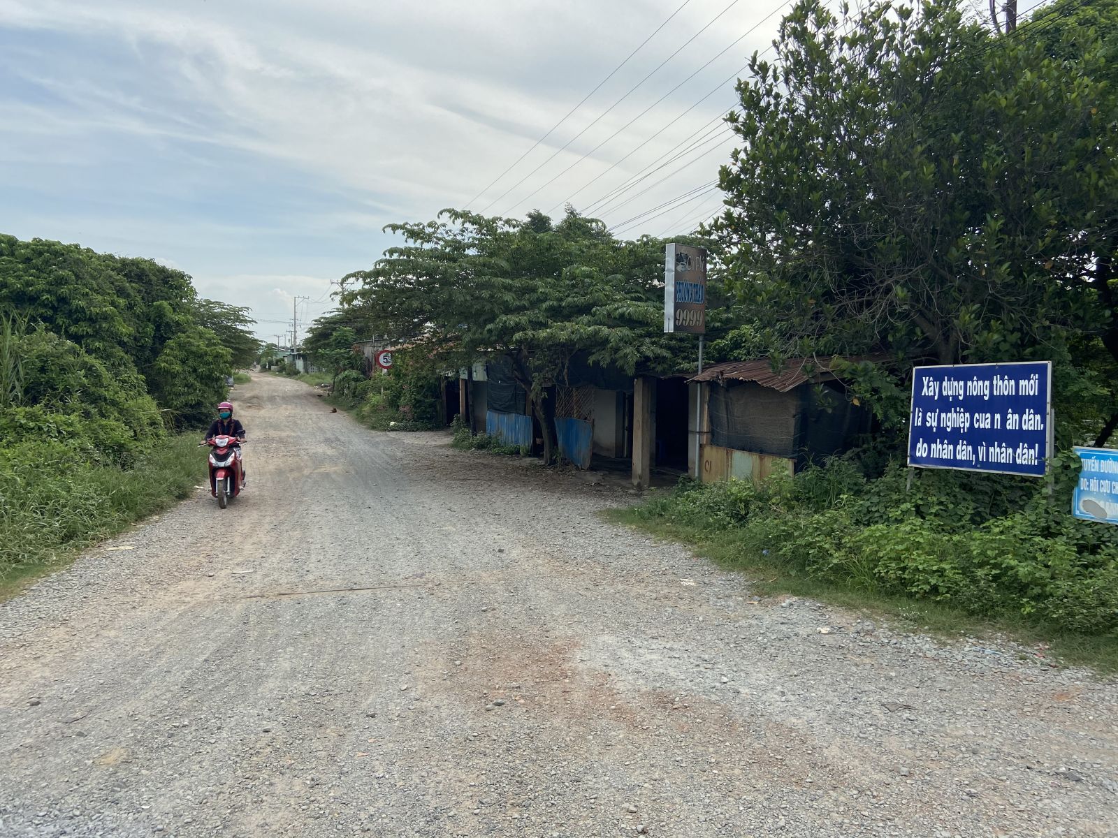 Chủ trương mở rộng, láng nhựa tuyến đường Nguyễn Văn Quá nhưng không bồi thường giải phóng mặt bằng, gây thiệt hại lợi ích cho gần 50 hộ dân ấp Bình An A, xã Lợi Bình Nhơn