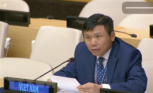 Đại sứ Đặng Đình Quý, Trưởng phái đoàn đại diện thường trực Việt Nam tại Liên hợp quốc phát biểu tại một cuộc họp của Hội đồng Bảo an. (Ảnh: Hữu Thanh/TTXVN)