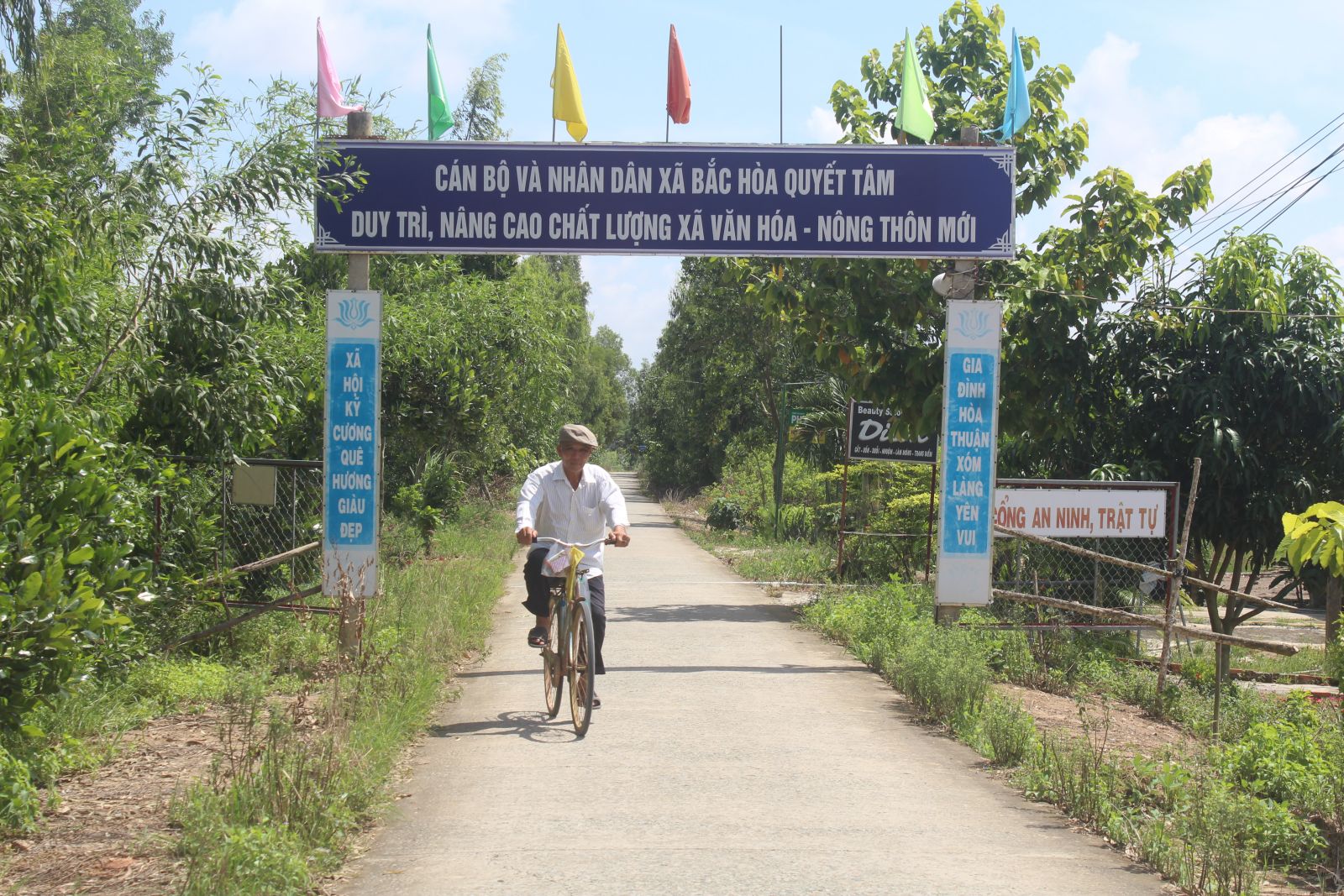 Đường giao thông nông thôn Bắc Hòa được bêtông sạch đẹp