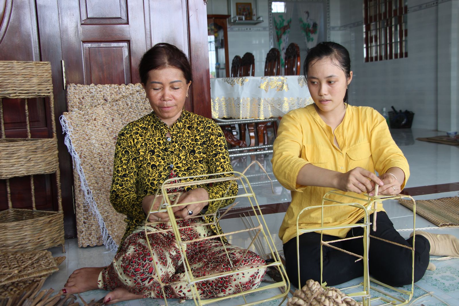 Bà Lê Thị Điền hướng dẫn cách làm cho chị em phụ nữ