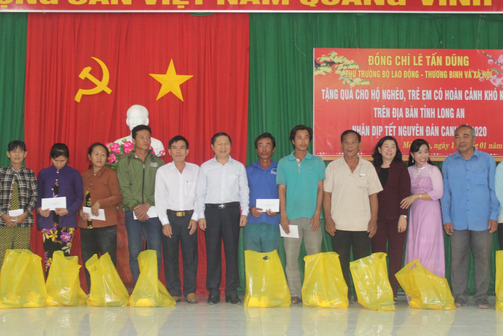Long An: Giảm nghèo vượt chỉ tiêu đề ra Hiện nay, hộ nghèo của tỉnh giảm chỉ còn 1,52%, vượt chỉ tiêu đề ra (dưới 3%)