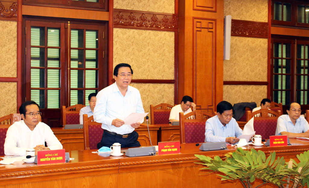 Standing Committee of the Secretariat gives comments on the draft document of the XIth Long An Party Congress Member of the Party Central Committee, Secretary of the Provincial Party Committee, Chairman of the People's Council of Long An province - Pham Van Ranh informed the results of the preparation of the XIth Provincial Party Congress, term 2020 – 2025