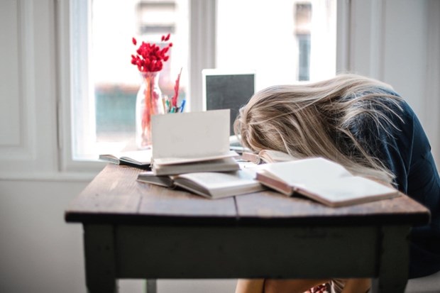 Những lý do khiến phụ nữ thường bị bủa vây bởi năng lượng tiêu cực