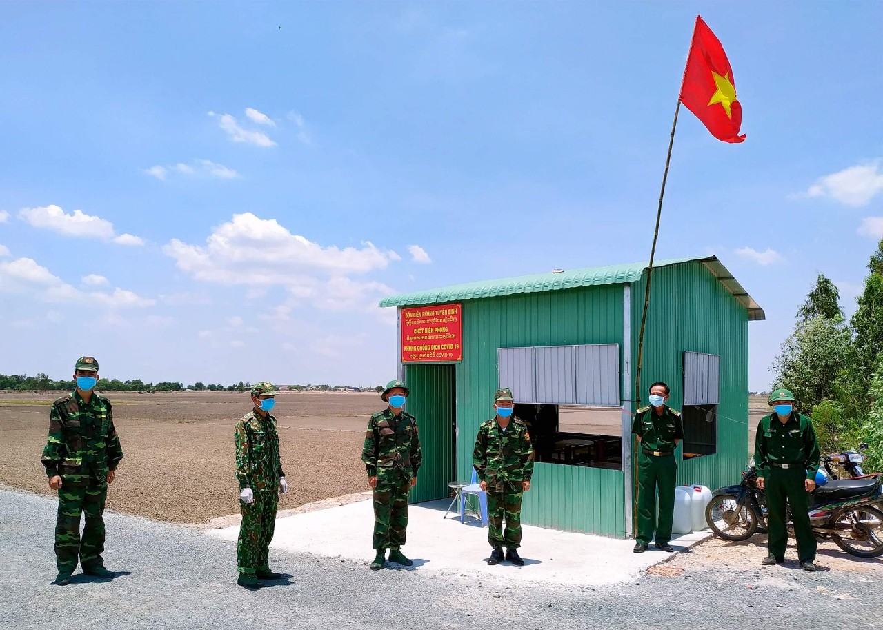 Các chốt biên phòng đóng trên tuyến biên giới để phòng, chống dịch bệnh Covid-19 và phòng, chống tội phạm