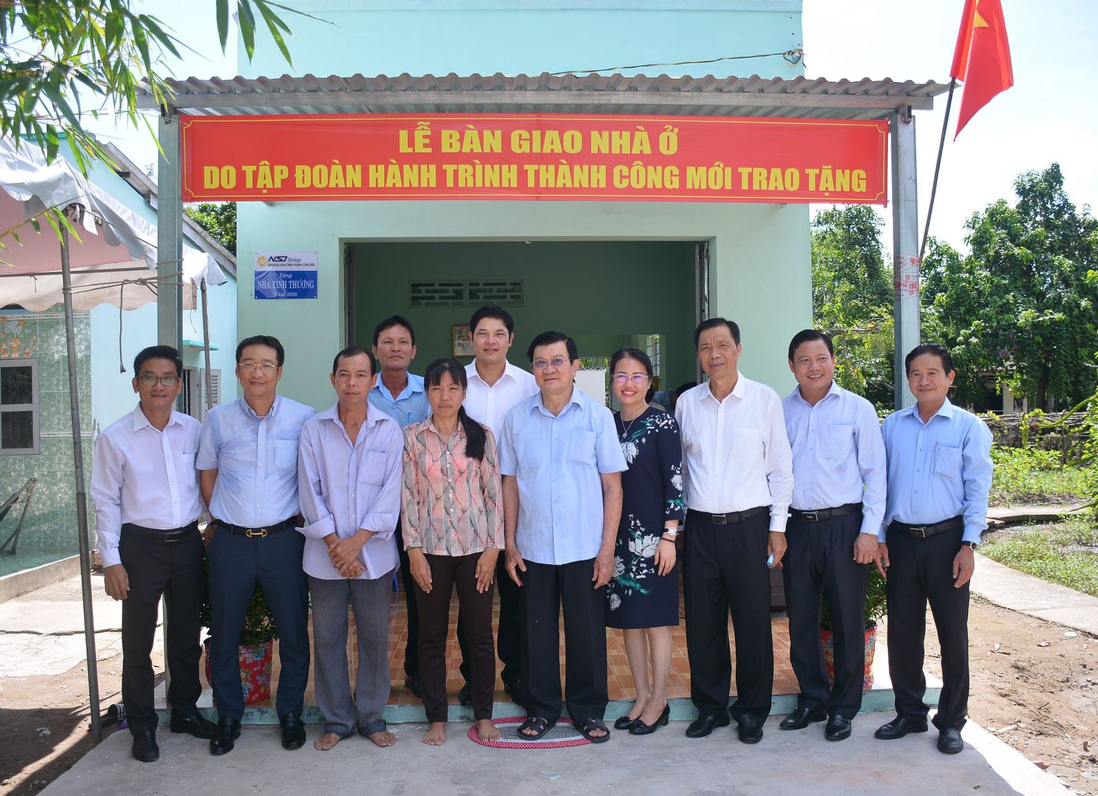 Nguyên Chủ tịch nước - Trương Tấn Sang vận động trao tặng 92 nhà tình thương tại Cần Giuộc