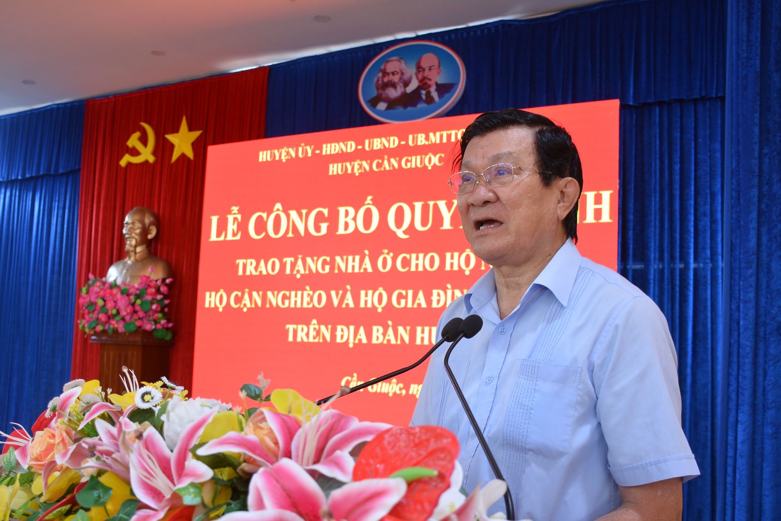 Nguyên Chủ tịch nước - Trương Tấn Sang vận động trao tặng 92 nhà tình thương tại Cần Giuộc