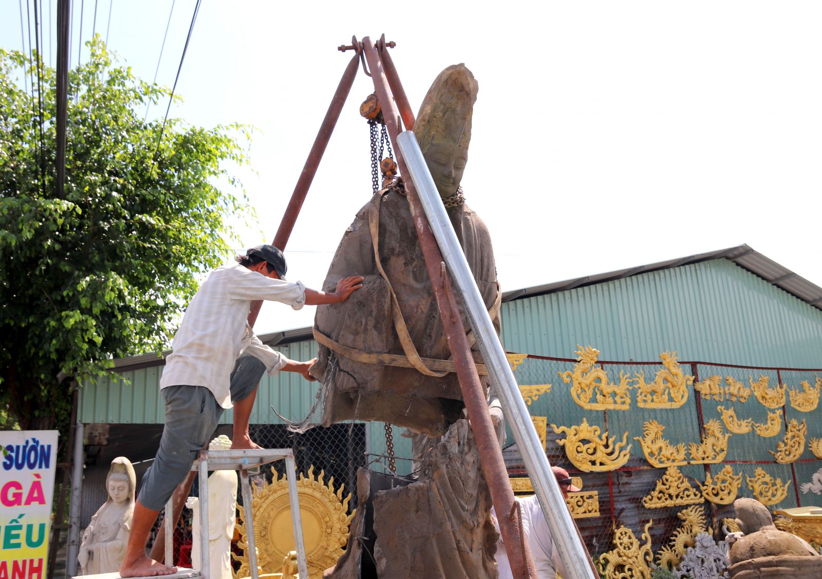 Công việc này thường xuyên phải làm ngoài trời nắng