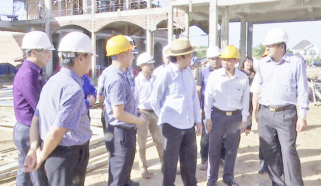 Former State President - Truong Tan Sang inspects construction progress of Thien Ho Duong High School Former State President - Truong Tan Sang inspects the construction progress of Thien Ho Duong High School