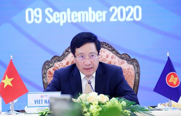 Deputy Prime Minister and Foreign Minister Pham Binh Minh addresses the 10th East Asia Summit Foreign Ministers' Meeting. (Photo: VNA) 