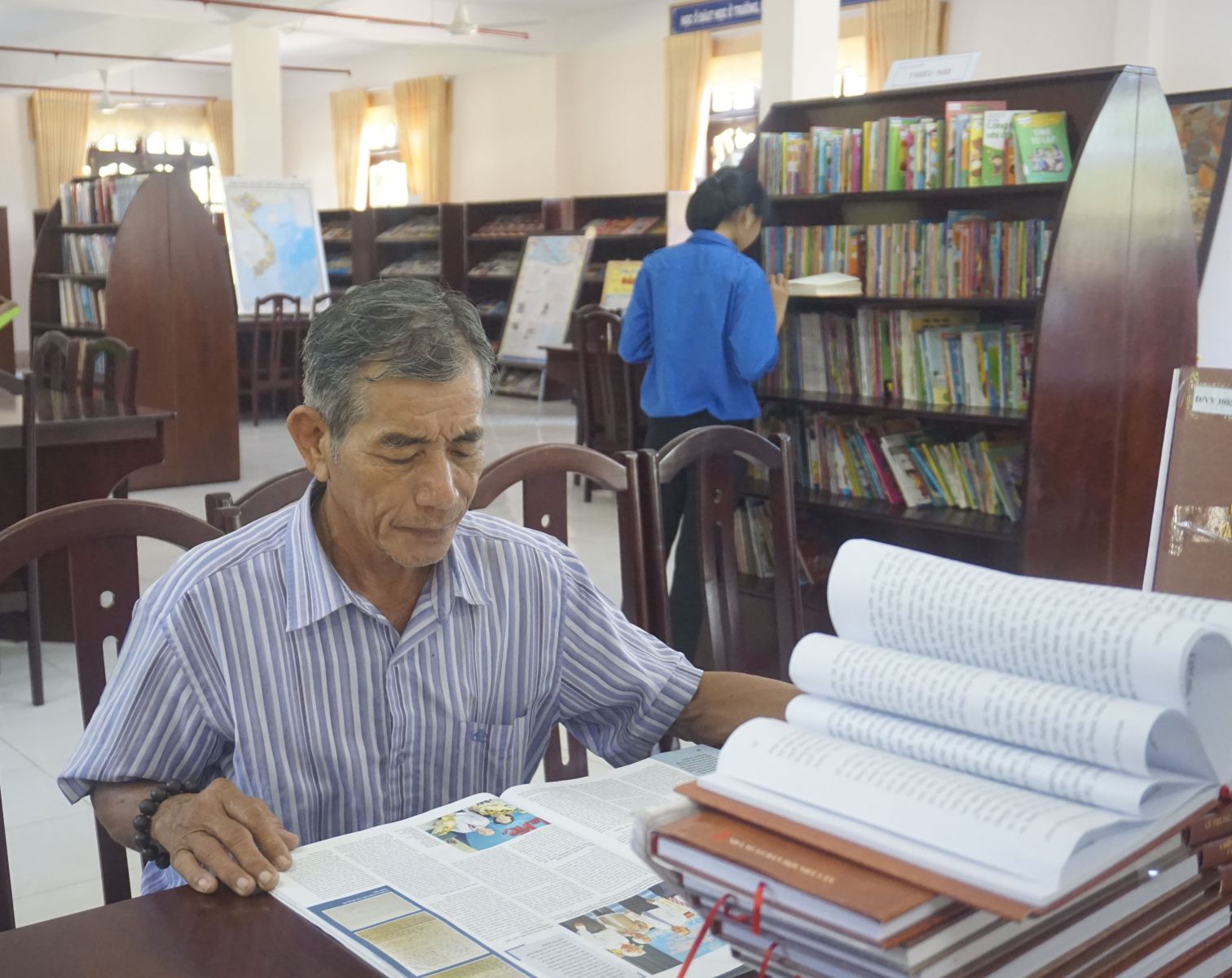 Mỗi ngày, Thư viện huyện phục vụ từ 30-40 lượt độc giả