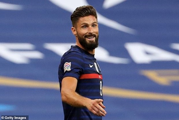 Juventus tăng cường sức mạnh cho hàng công bằng Olivier Giroud