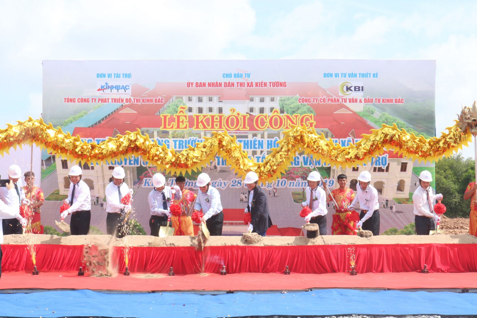 Những ngôi trường mang dấu ấn bác Tư Sang Trường THPT Thiên Hộ Dương được khởi công xây dựng vào tháng 10/2019 với tổng kinh phí hơn 130 tỉ đồng