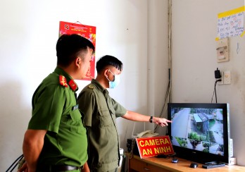 Người dân tham gia bảo vệ an ninh, trật tự