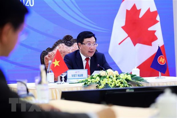 Phó Thủ tướng, Bộ trưởng Bộ Ngoại giao Phạm Bình Minh phát biểu tại Hội nghị Bộ trưởng Ngoại giao ASEAN-Canada. (Ảnh: Lâm Khánh/TTXVN)