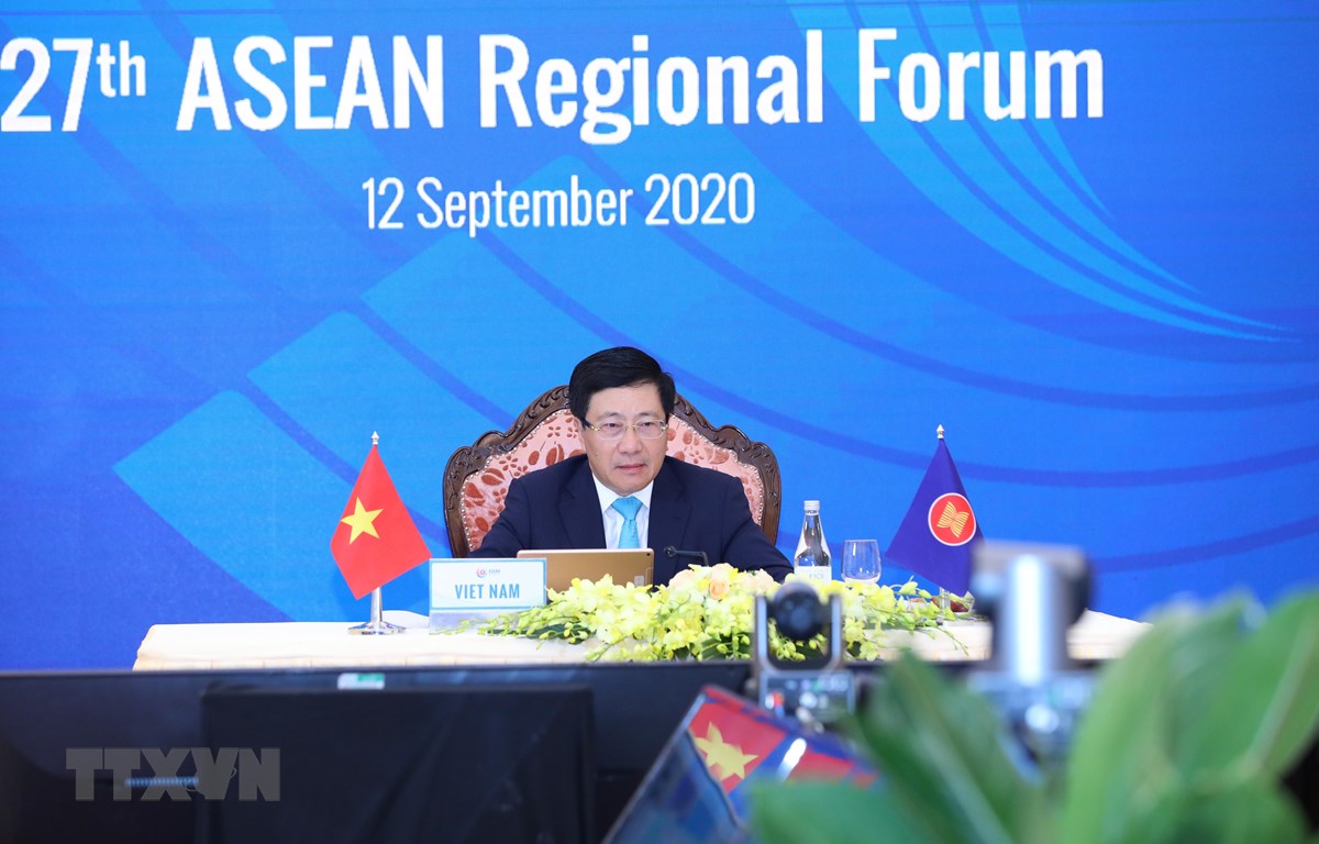 Phó Thủ tướng, Bộ trưởng Ngoại giao Phạm Bình Minh chủ trì Diễn đàn Khu vực ASEAN lần thứ 27. (Ảnh: Lâm Khánh/TTXVN)