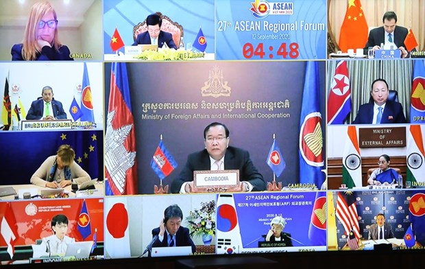 AMM 53: Cambodia reiterates stance on East Sea issue Cambodian Deputy Prime Minister and Minister of Foreign Affairs and International Cooperation Prak Sokhonn (centre) at the 27th ASEAN Regional Forum (Source: information.gov.kh)