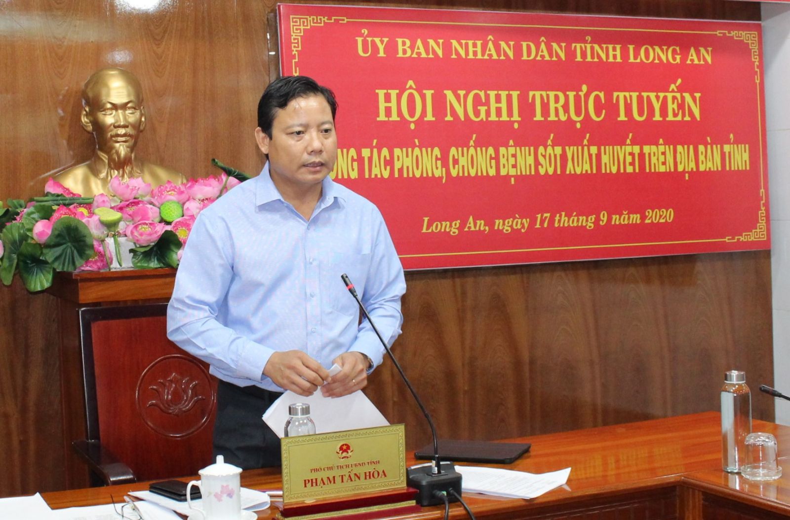 Vice Chairman of Long An People's Committee - Pham Tan Hoa suggests departments, sectors, unions and localities to strengthen measures to prevent and control dengue fever