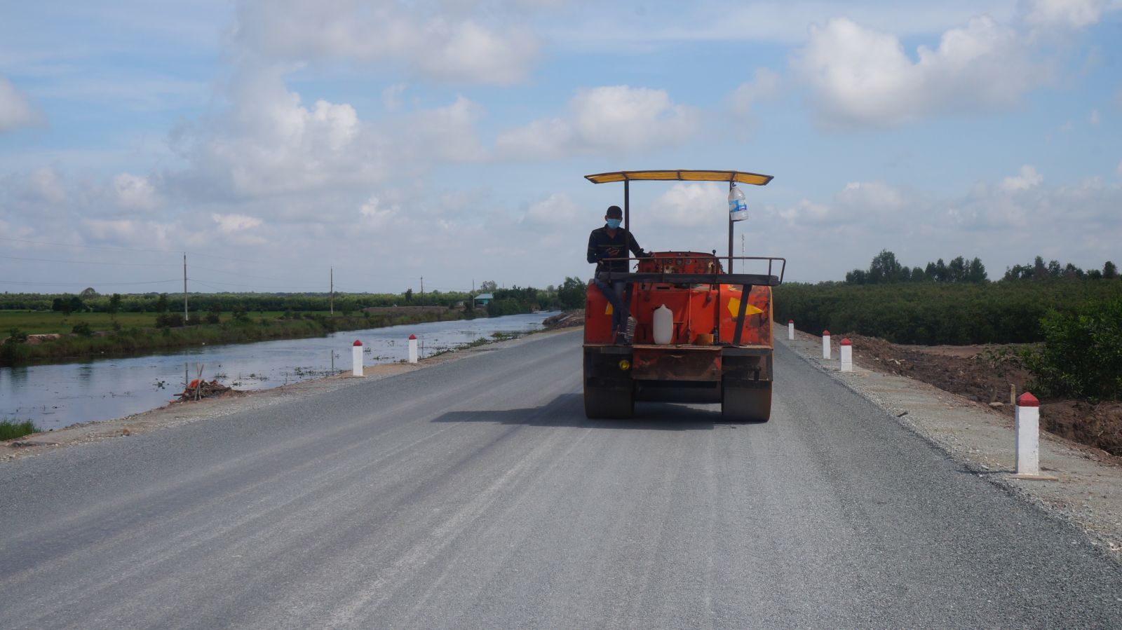 Đức Huệ: Vượt khó xây dựng nông thôn mới Hạ tầng giao thông nông thôn ở huyện đã thay đổi nhiều so với vài năm trước