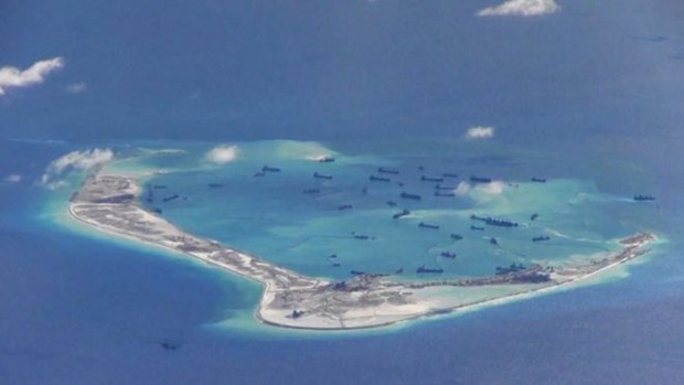 Hoạt động bồi lấp, xây dựng đảo trái phép của Trung Quốc ở Biển Đông. (Nguồn: Reuters)