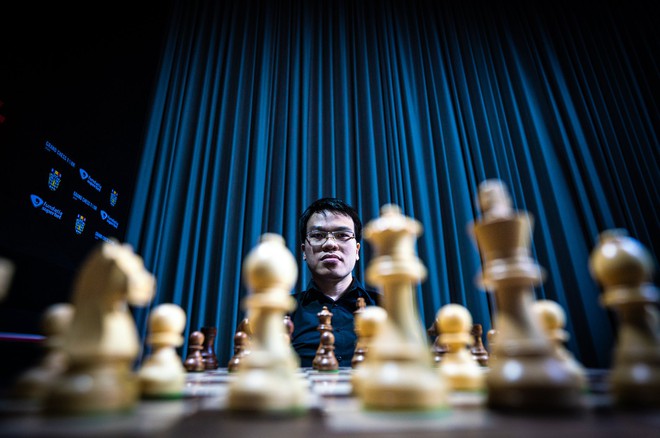 Lê Quang Liêm gây sốc đánh bại cả nhà vô địch World Cup lẫn kỳ thủ hạng nhì thế giới ở giải Banter Series. FIDE