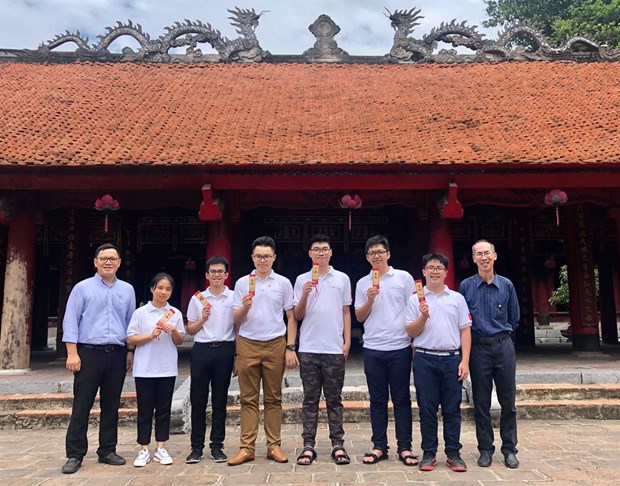 Vietnam comes 17th at International Mathematical Olympiad 2020 Vietnamese team in the competition (Photo: VNA)