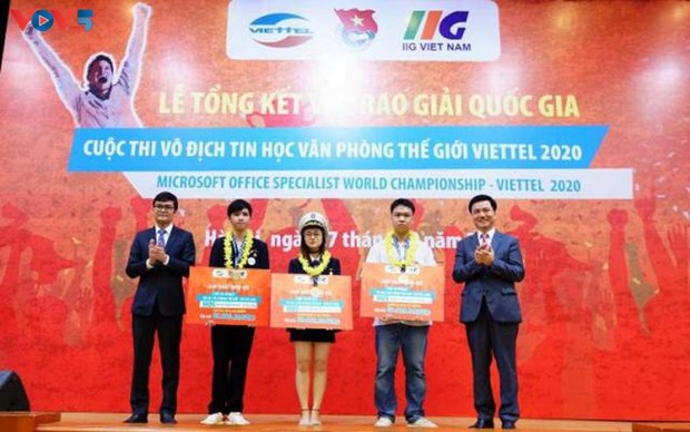 Vietnamese students to compete at Microsoft Office World Champs Three Vietnamese students are to represent the country at the final round of the Microsoft Office World Championship next year (Photo: VOV)