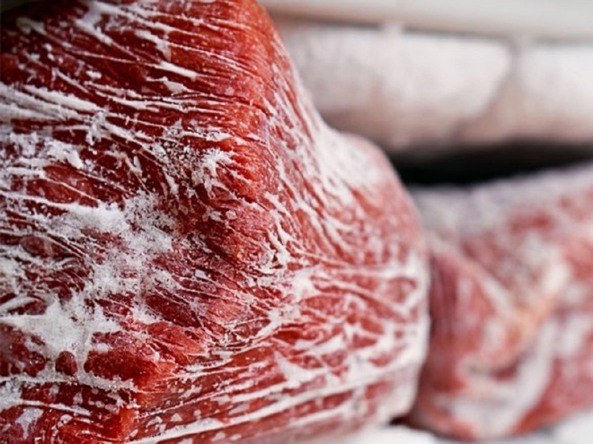 Thịt bảo quản trong tủ lạnh quá lâu có thể bị cháy lạnh. Ảnh: Shutterstock
