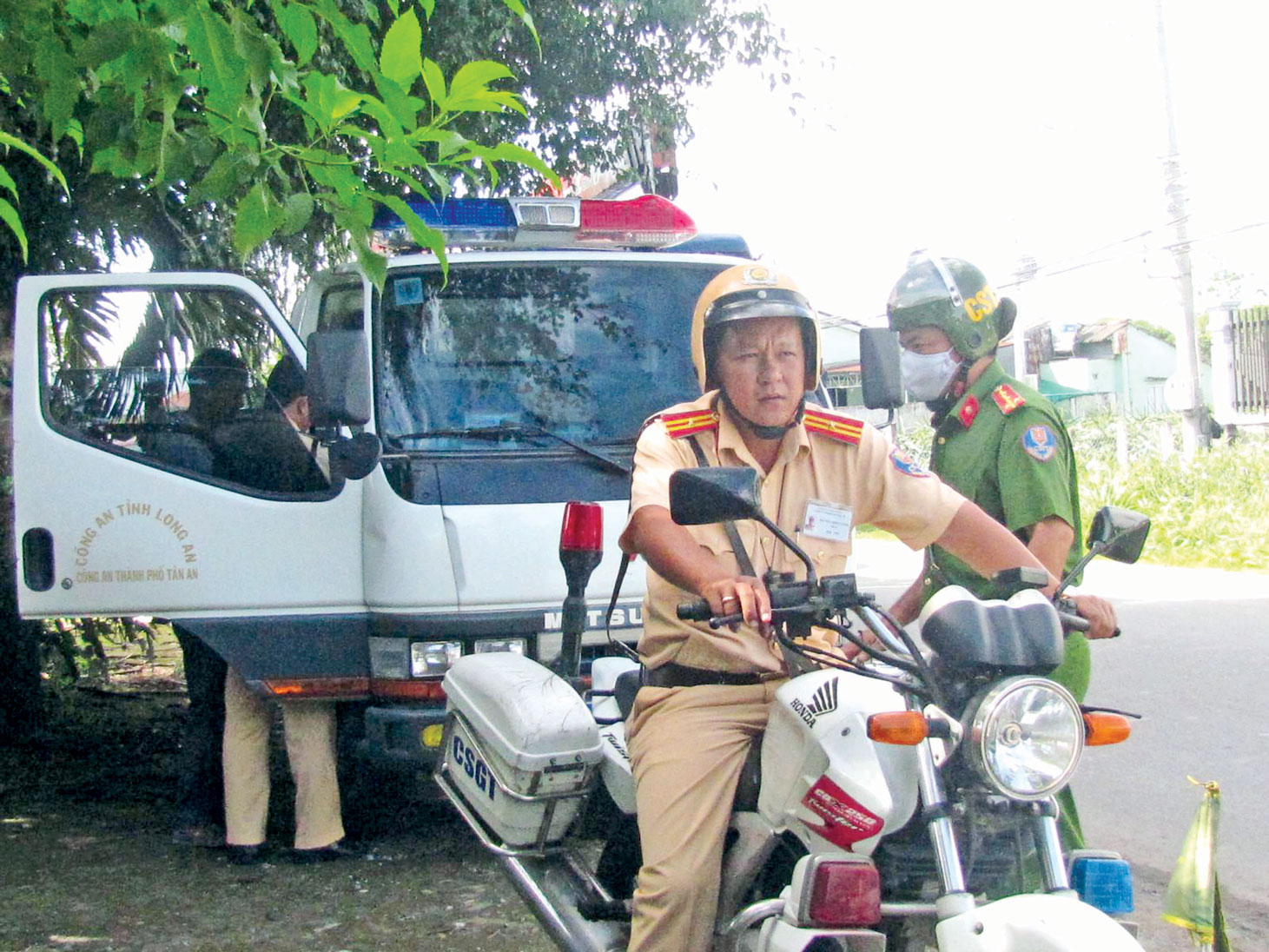Lực lượng Cảnh sát giao thông làm nhiệm vụ tuần tra, kiểm soát bảo đảm trật tự, an toàn giao thông