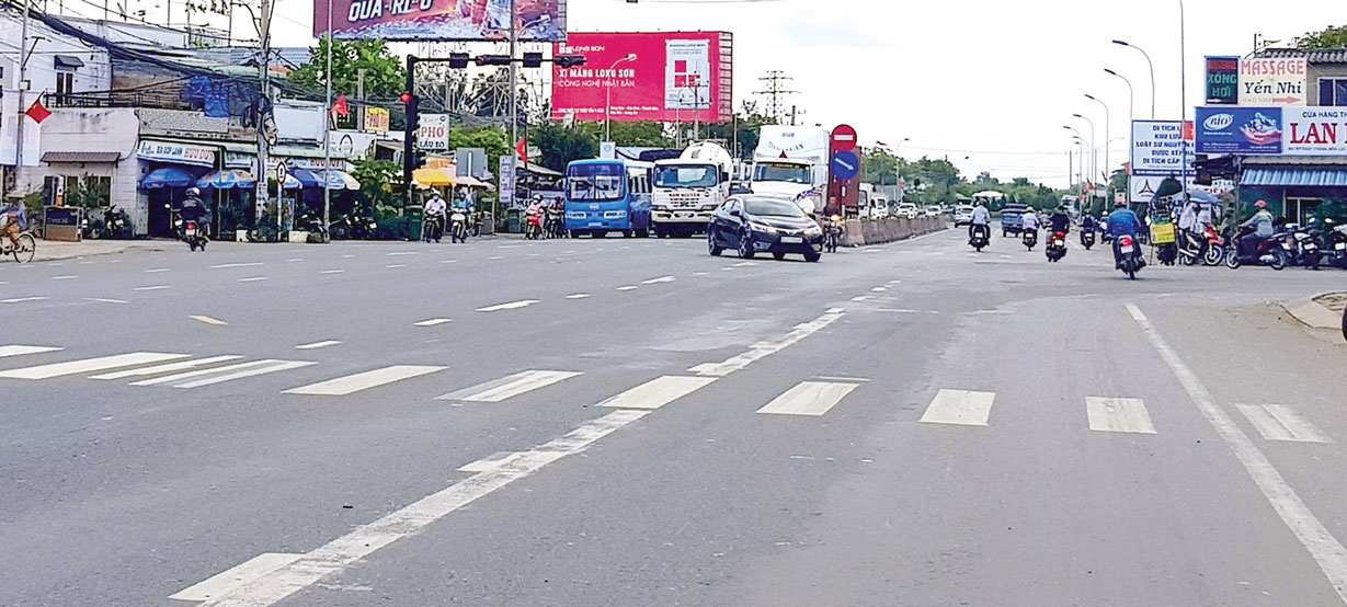 Ngã tư Bình Nhựt (huyện Bến Lức) được mở rộng và lắp đặt thêm đèn rẽ trái đã góp phần hạn chế tai nạn giao thông