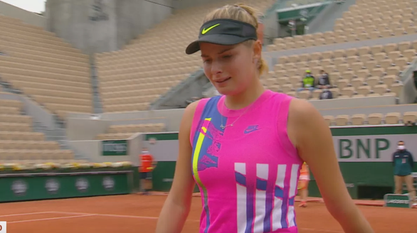 Sao trẻ bật khóc ở Roland Garros vì… hết vợt