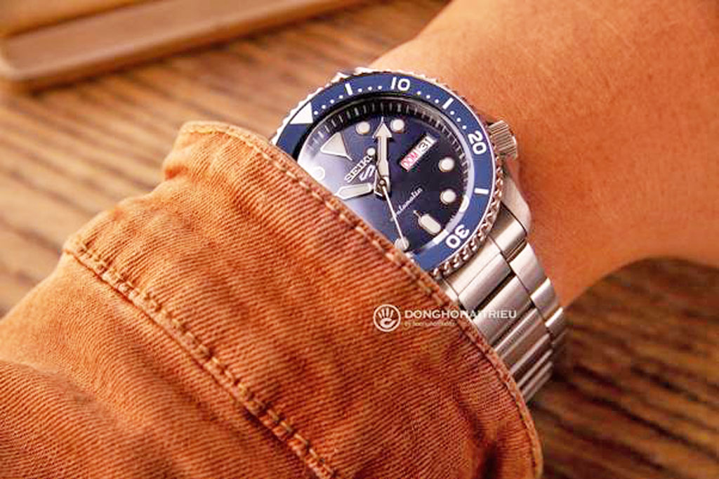 Huyền thoại đồng hồ Seiko 5 giá bao nhiêu ở thời điểm hiện tại?