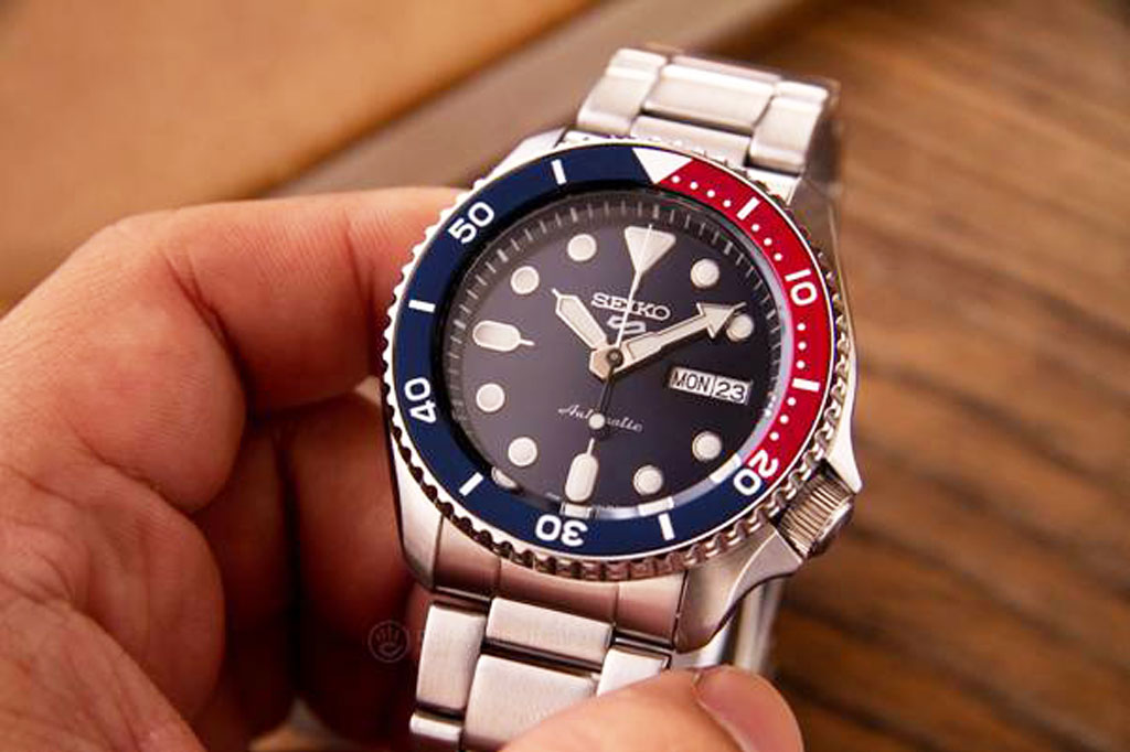 Huyền thoại đồng hồ Seiko 5 giá bao nhiêu ở thời điểm hiện tại?