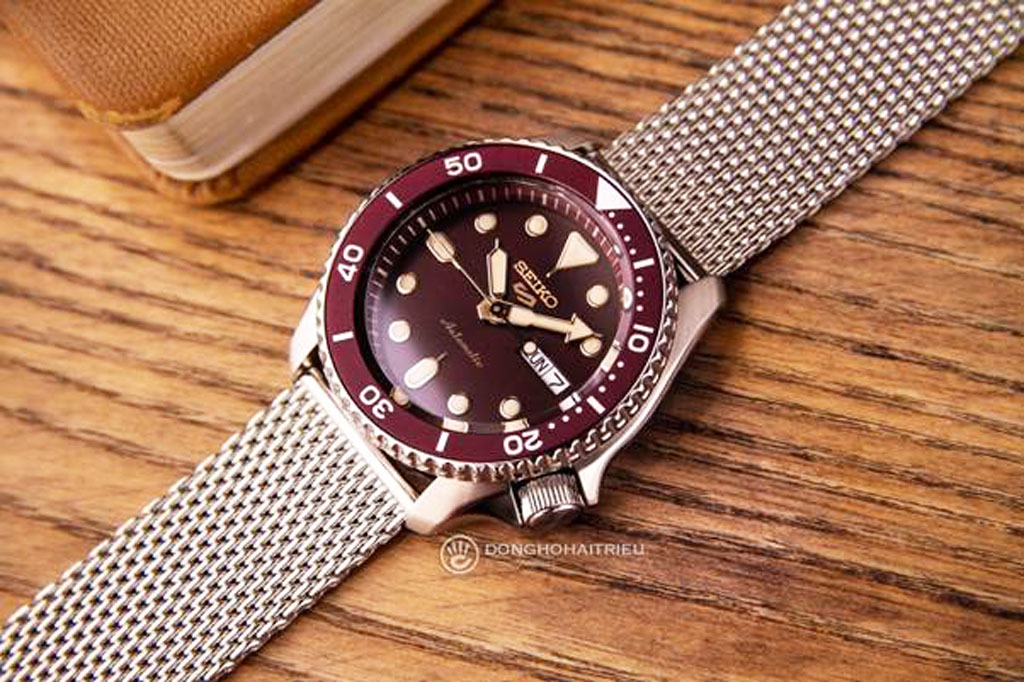 Huyền thoại đồng hồ Seiko 5 giá bao nhiêu ở thời điểm hiện tại?