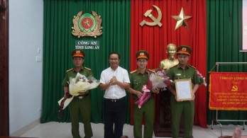 Khen thưởng Ban chuyên án bắt vụ vận chuyển 16kg ma túy