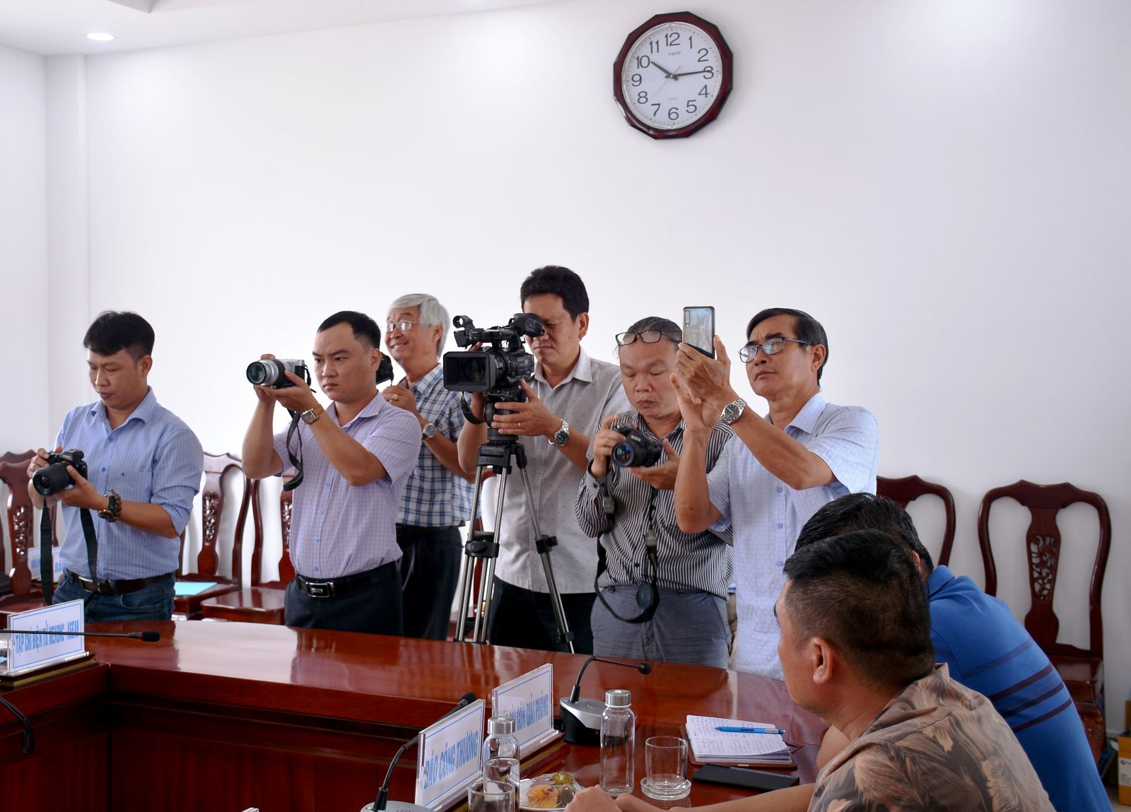 Press conference for the XIth Congress of Long An Party Committee, term 2020-2025 More than 50 central and local news agencies attend the press conference