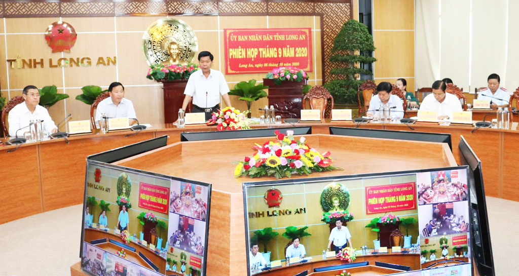 Chairman of the Provincial People's Committee - Tran Van Can asked leaders of departments, branches and localities to drastically prevent and fight Covid-19 epidemic