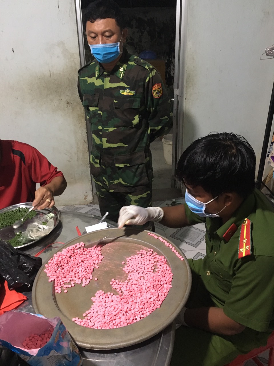 Tang vật ma túy thu giữ tại địa bàn xã Bình Hiệp, thị xã Kiến Tường