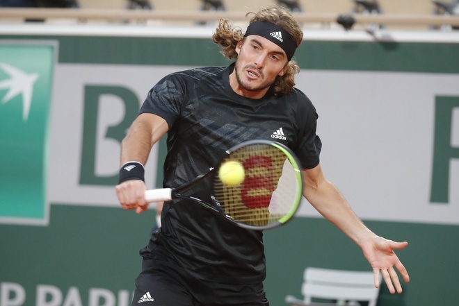 Tsitsipas không thể cản bước Nole