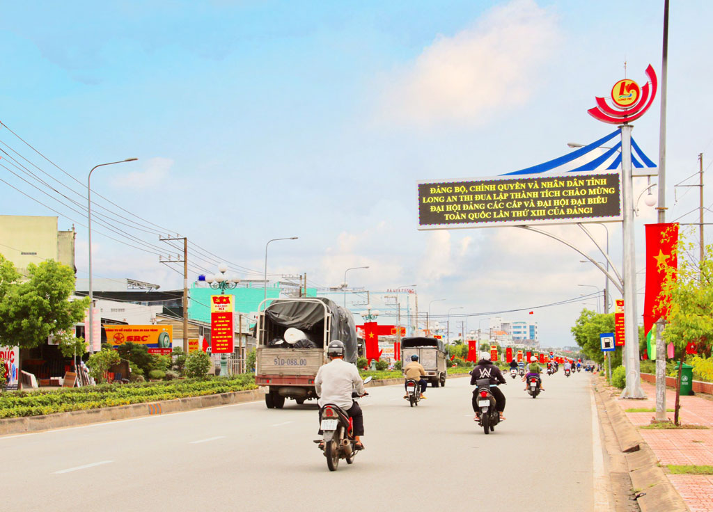 The appearance of Long An province is decorated with the beauty, lighting system and decorative beautiful lights 