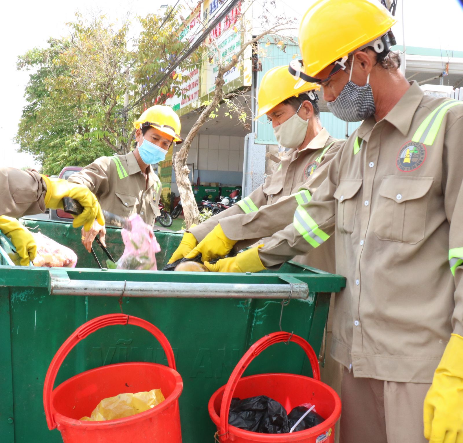 Hướng đến phân loại rác tại nguồn Mô hình phân loại rác tại nguồn bước đầu đạt hiệu quả đề ra
