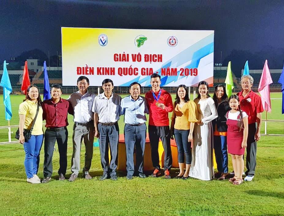 Vận động viên Nguyễn Hoài Văn đoạt Huy chương Vàng tại Giải vô địch Điền kinh quốc gia năm 2019 (Ảnh do Trung tâm Huấn luyện và Thi đấu thể thao cung cấp)